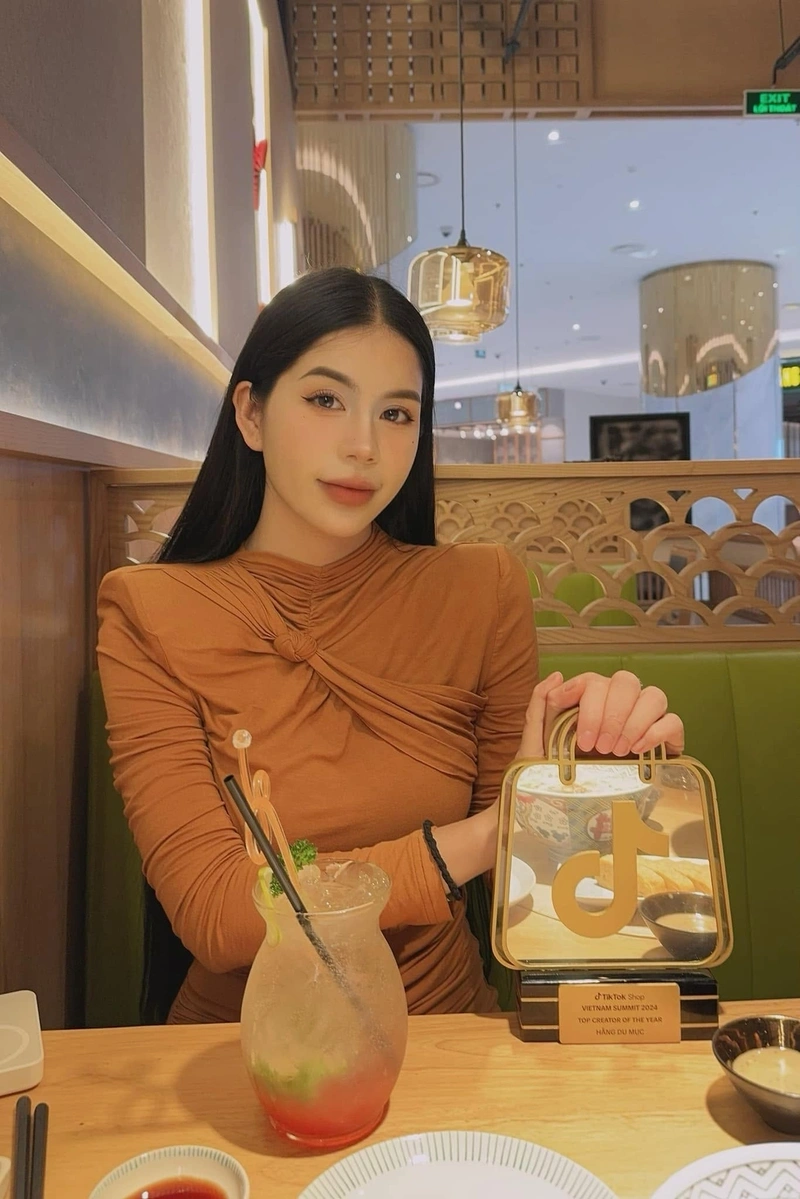 Hình Hằng Du Mục sexy lột đồ hút hồn 2K