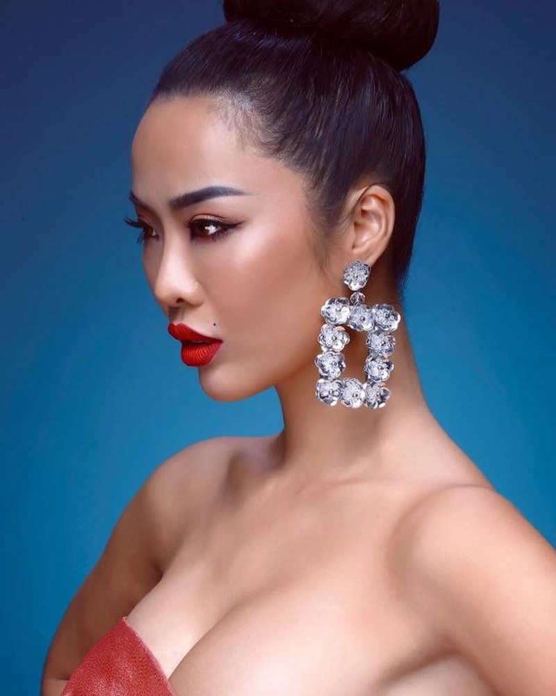 Hình Kiko Chan bikini sexy tư thế nằm gợi cảm