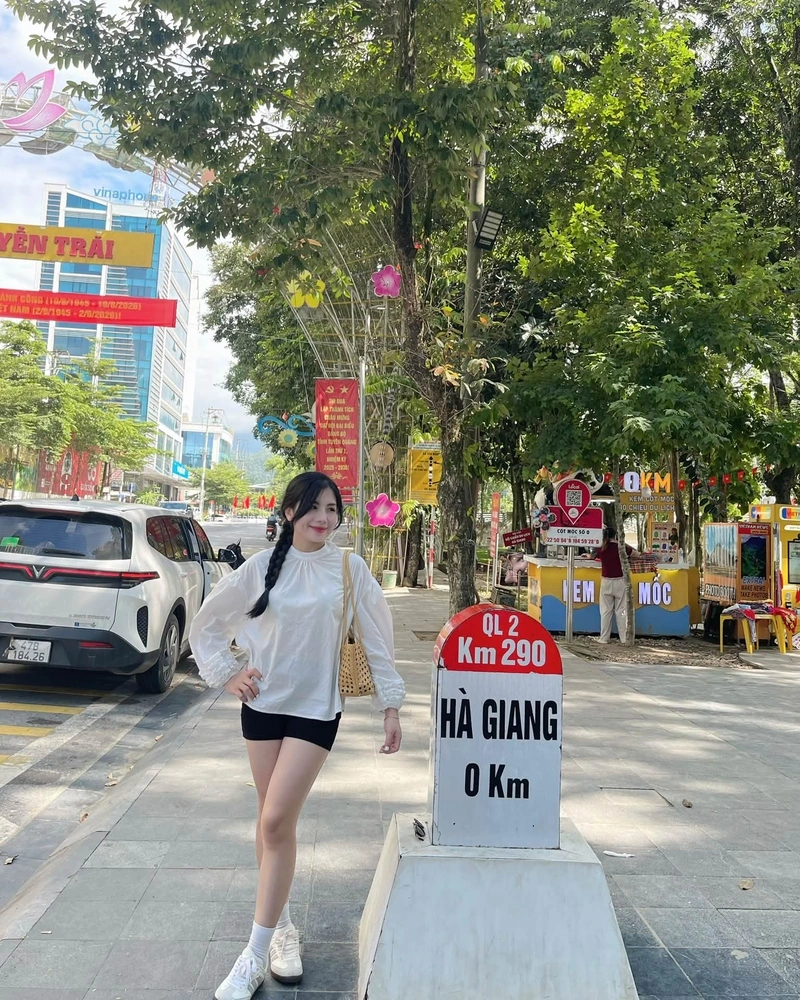 Hình Nguyễn Ngọc Quỳnh nóng bỏng cởi đồ không che