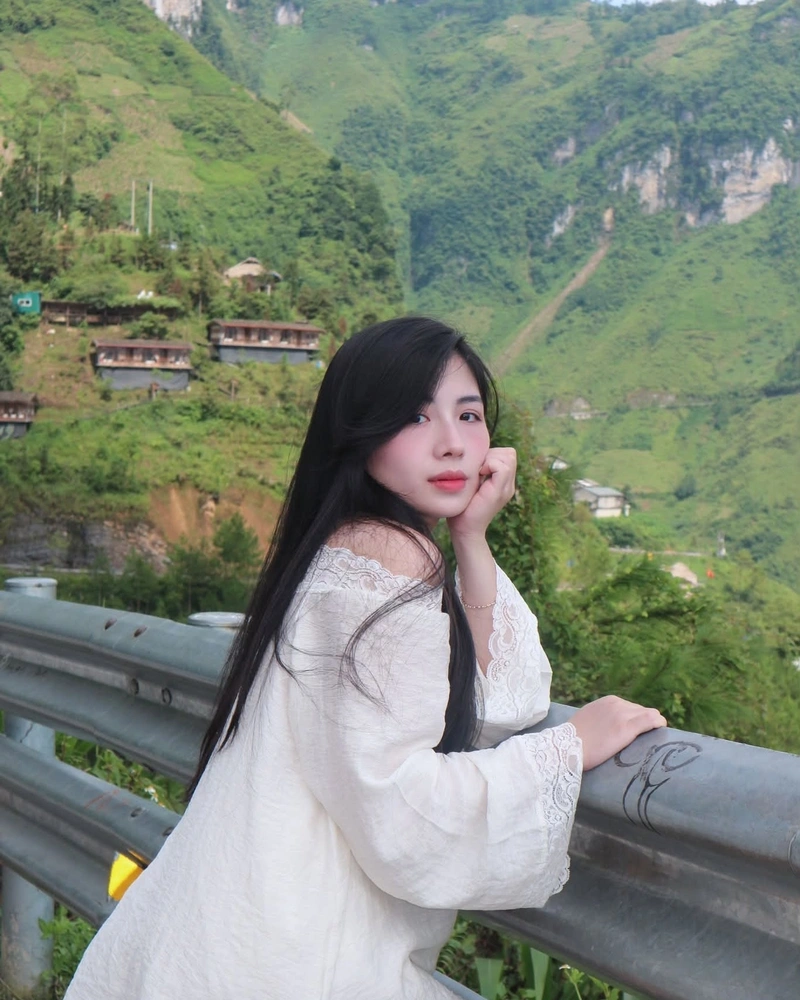 Hình Nguyễn Ngọc Quỳnh quyến rũ đít cong cuốn hút