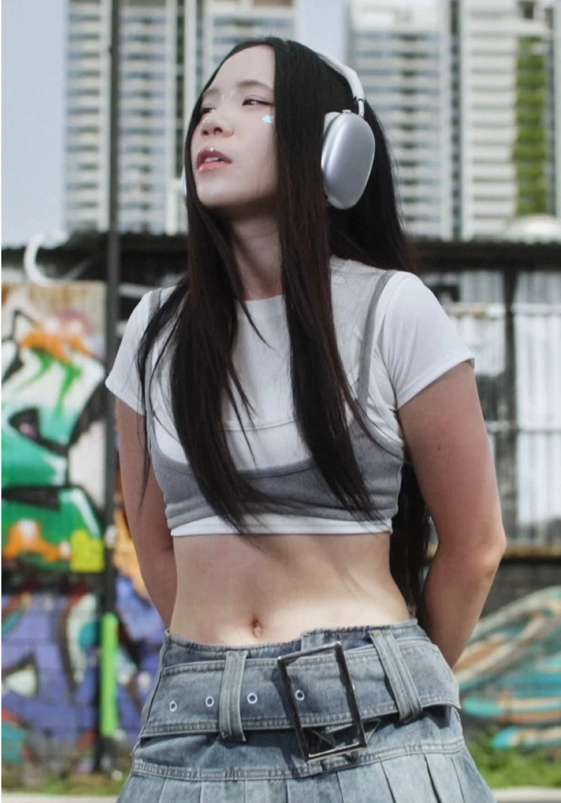 Hình Sammy Đào lột đồ khoe vòng ba dâm đãng