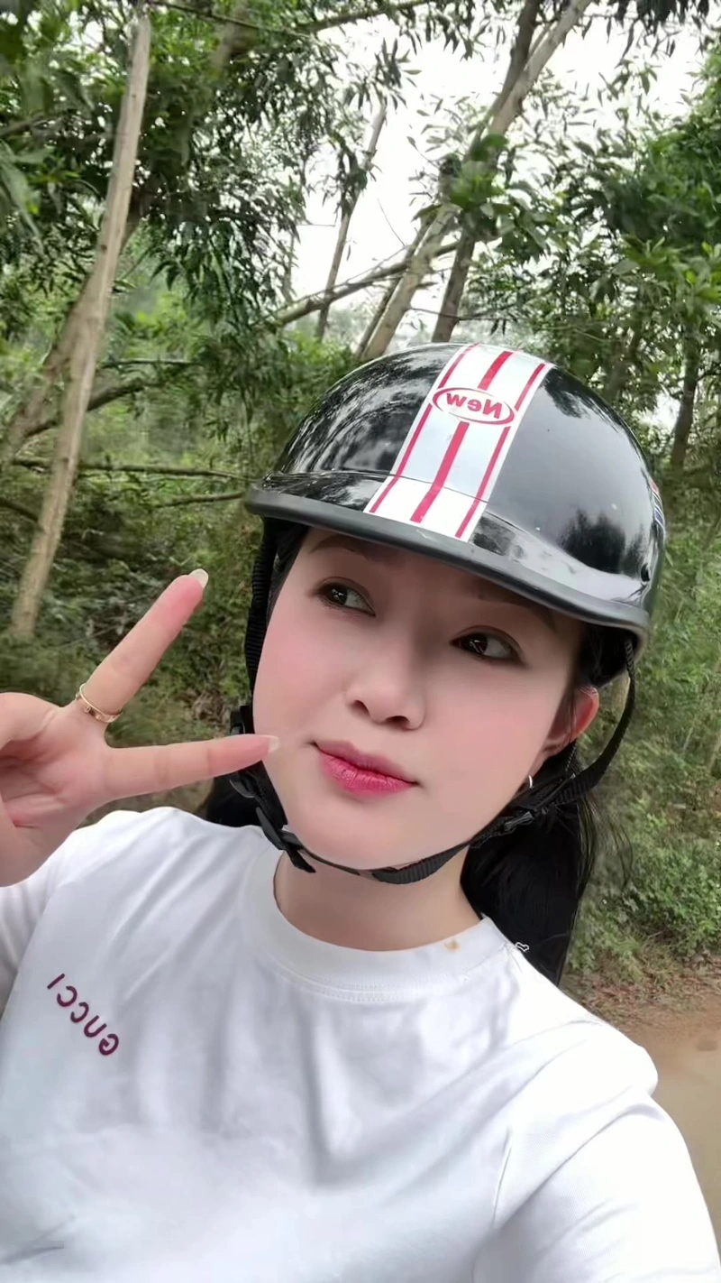 Hình Tống Khánh Linh nóng bỏng full body 4K