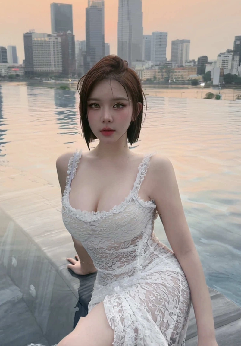 Hình Trần Huyền Châu sexy khoe đít tròn gợi dục