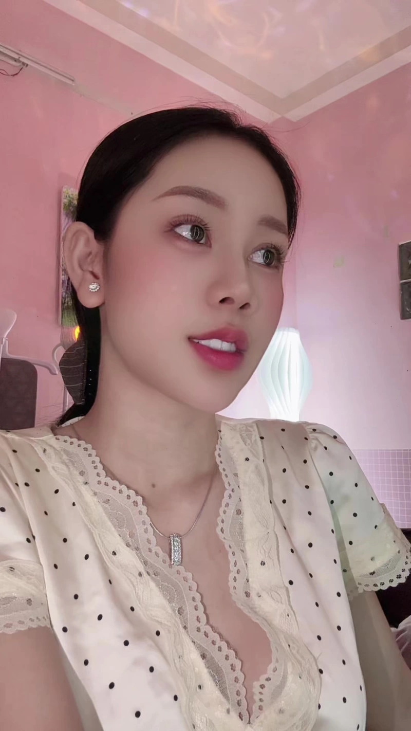Hình Tuệ Vy nude full body quyến rũ xem ngắm