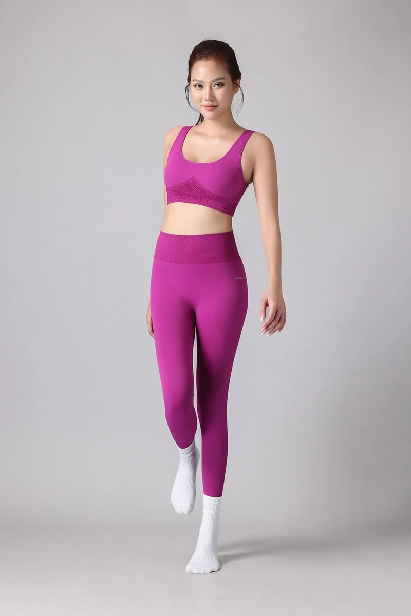 Hình gái xinh mặc quần legging cá tính hiện đại