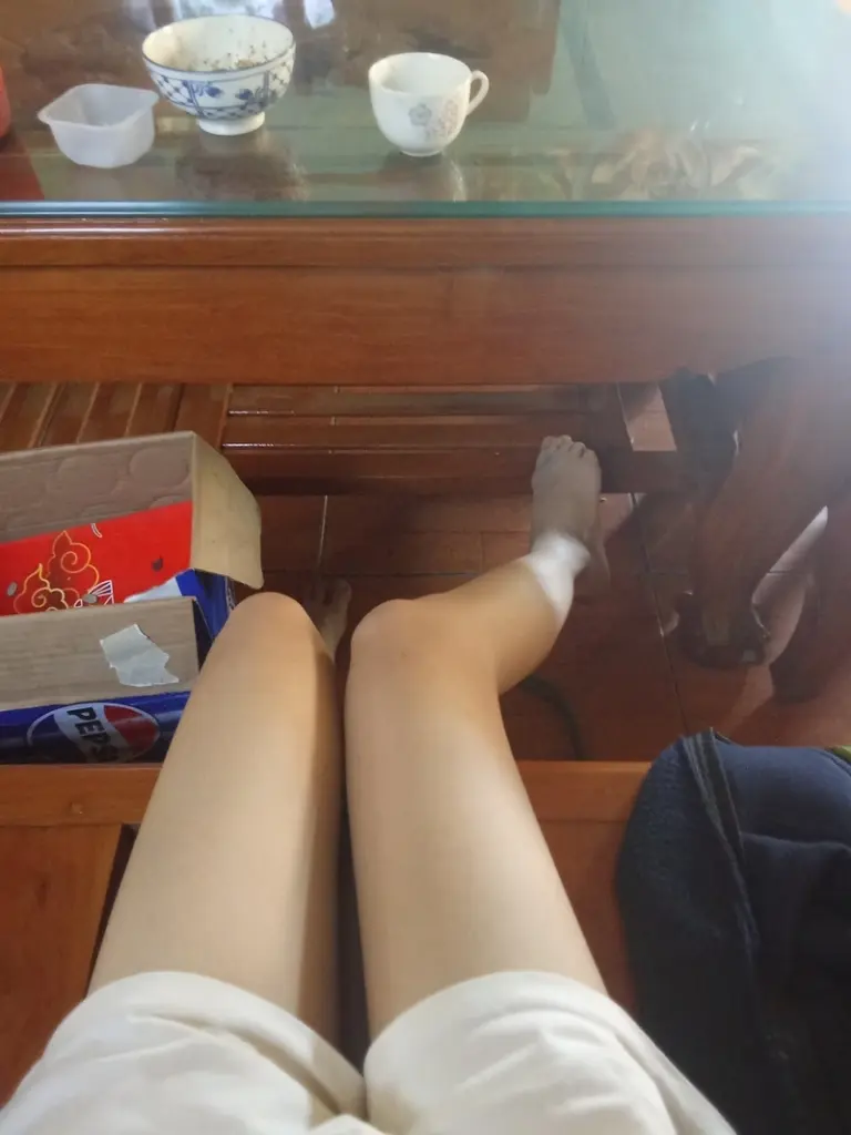 Hình gái xinh đùi nuột nà quyến rũ