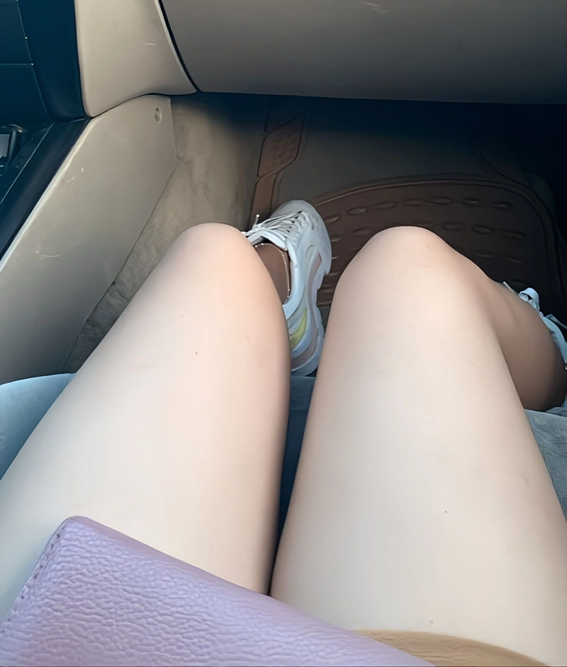 Hình gái xinh đùi trắng trẻo duyên dáng