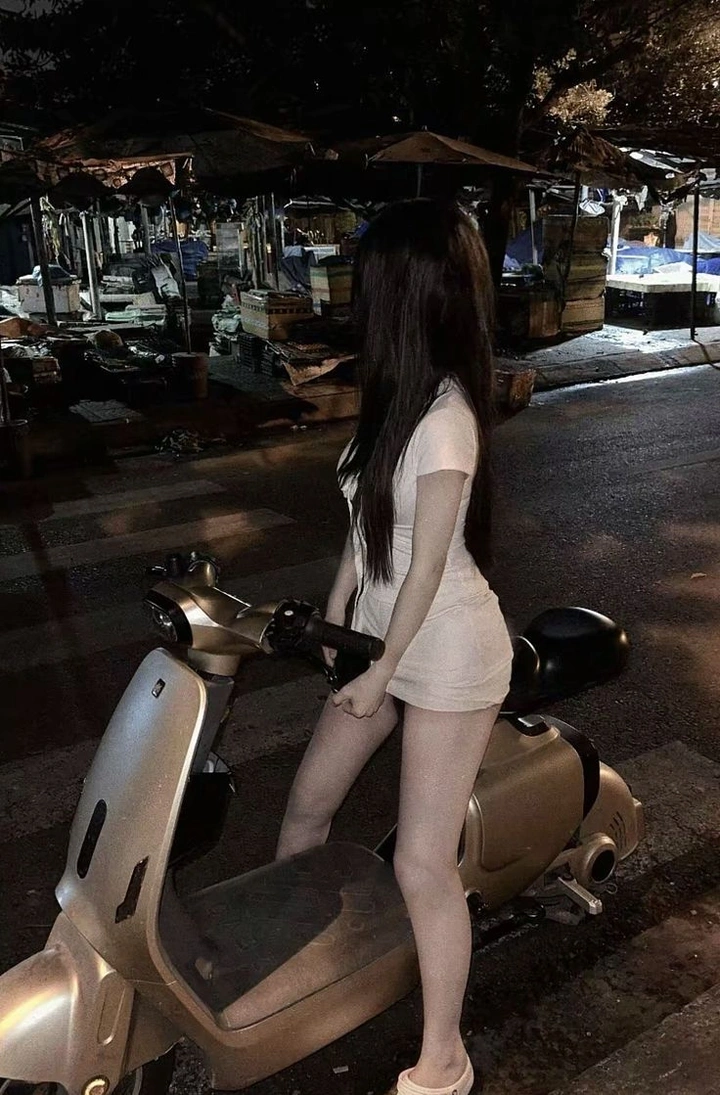 Hình girl phố thanh tú rạng rỡ