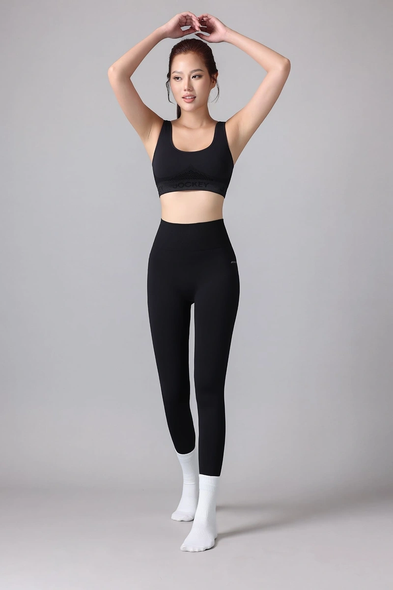 Hình quần legging gái xinh trẻ trung quyến rũ