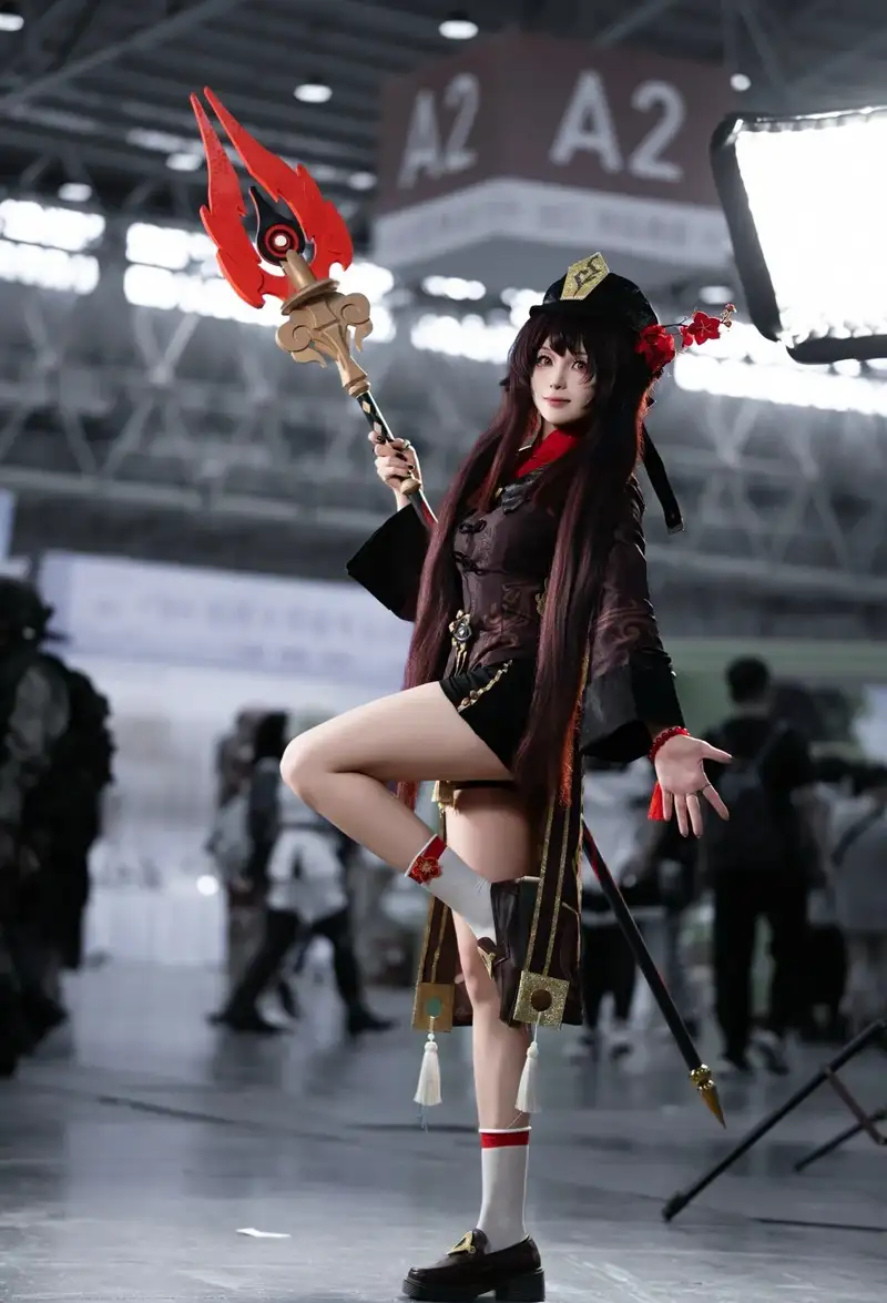 Hutao cosplay đẹp nổi bật trong từng khung hình