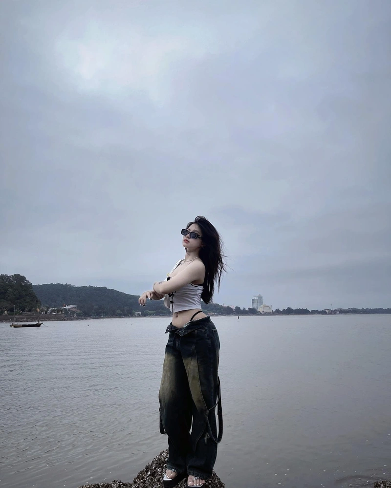Lan Xinh Yêu Lanhxinhyeu06 khoe vòng một tròn căng