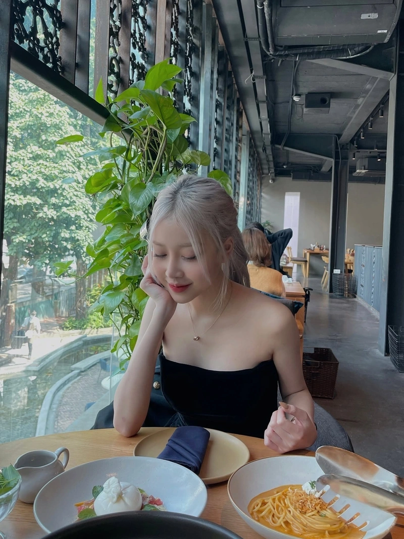 Lê Huyền Diệu diện bikini sexy cuốn hút đầy mê hoặc
