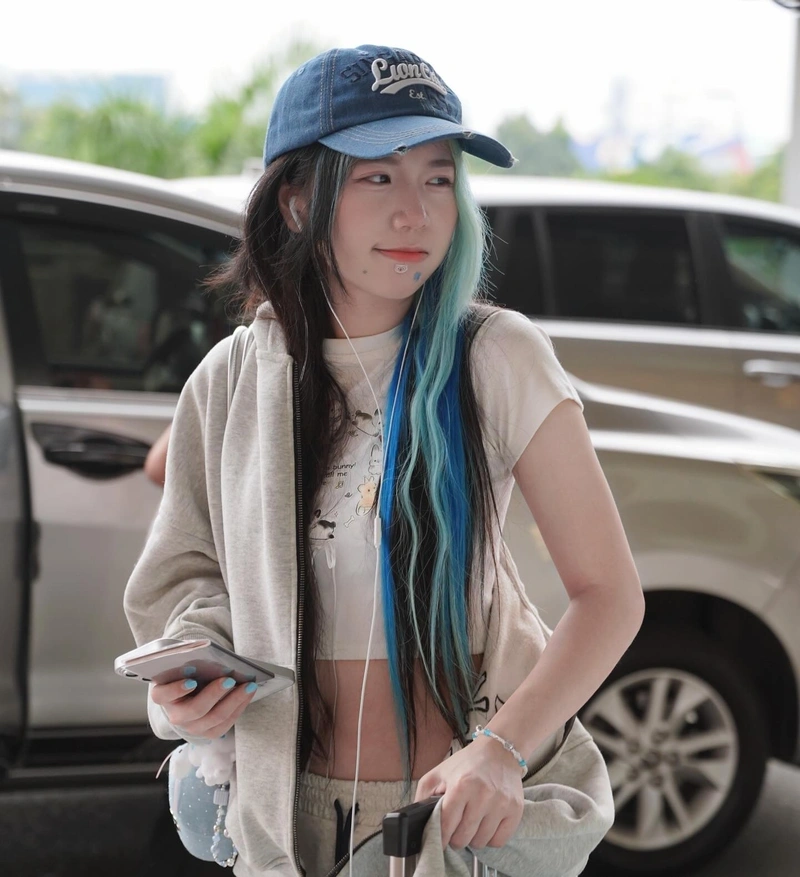 Mèo Simmy show hàng với bikini gợi dục cuốn hút