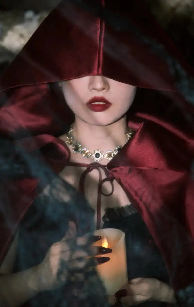 Ngắm ảnh phù thủy cosplay với mũ nhọn đặc trưng