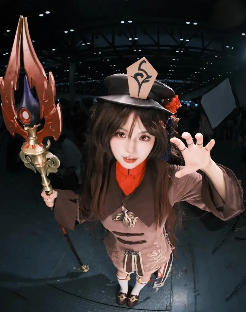 Ngắm nhìn Hutao cosplay ấn tượng và cuốn hút