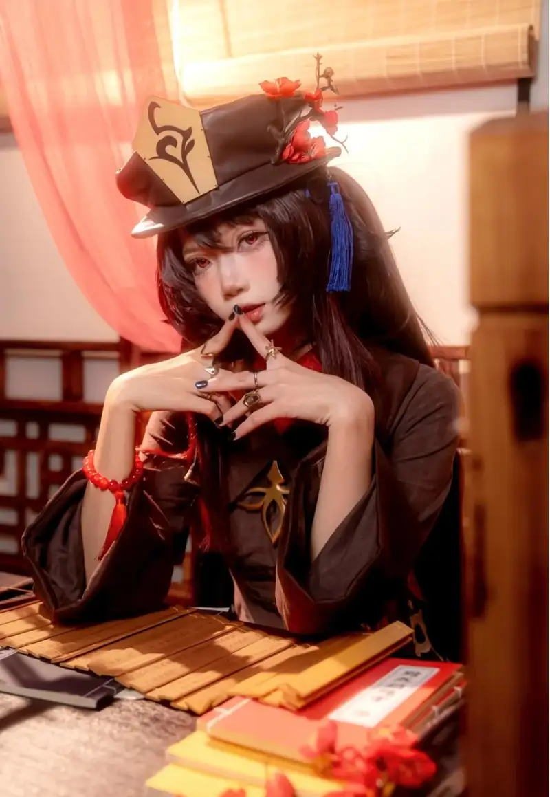 Ngắm nhìn cosplay Hu Tao với phong cách cá tính
