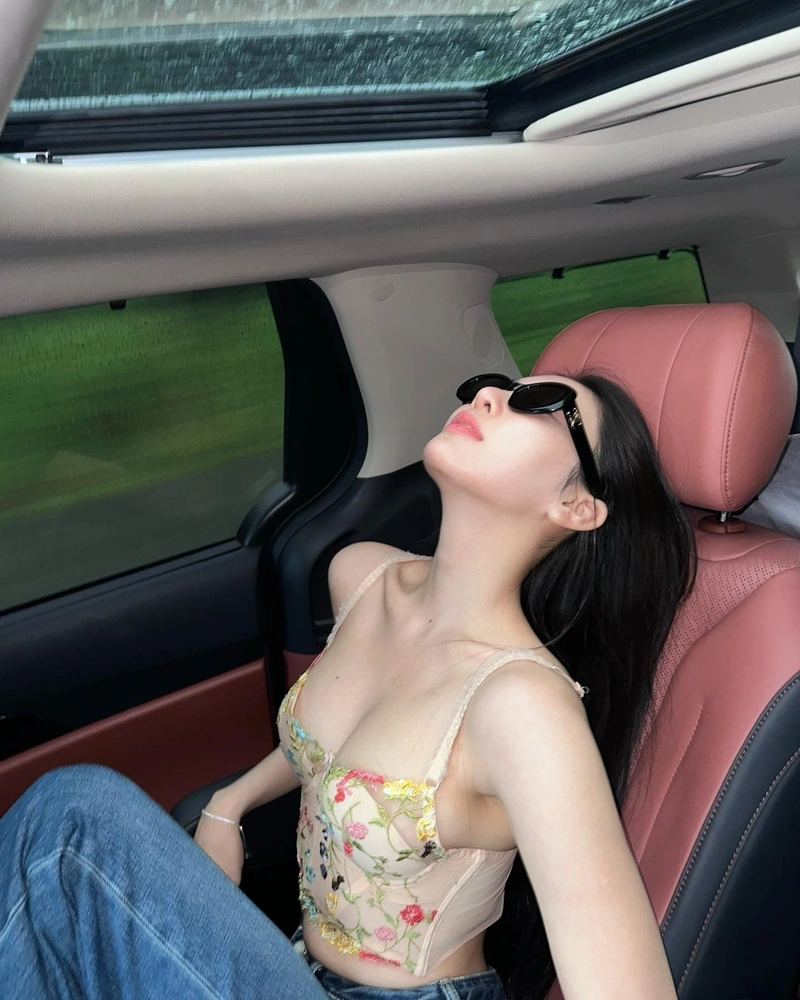 Ngực Linh Trương căng tròn dâm dục