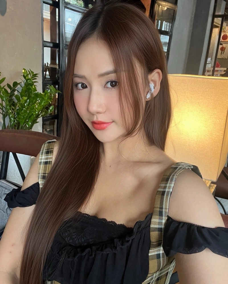 Ngực Như Lê căng tròn dâm dục