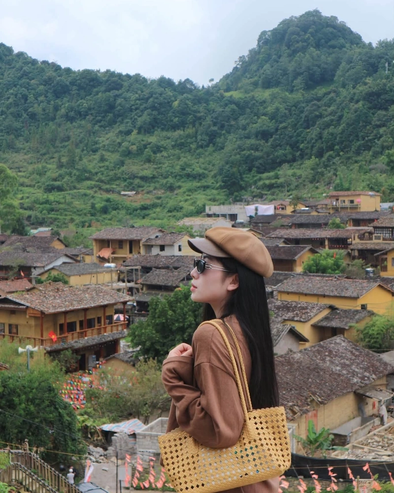 Nguyễn Ngọc Quỳnh gợi tình khoe ngực to khủng