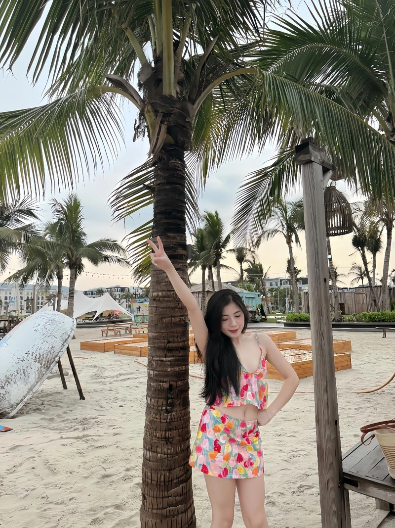 Nguyễn Ngọc Quỳnh quyến rũ vòng ba căng tròn hút hồn