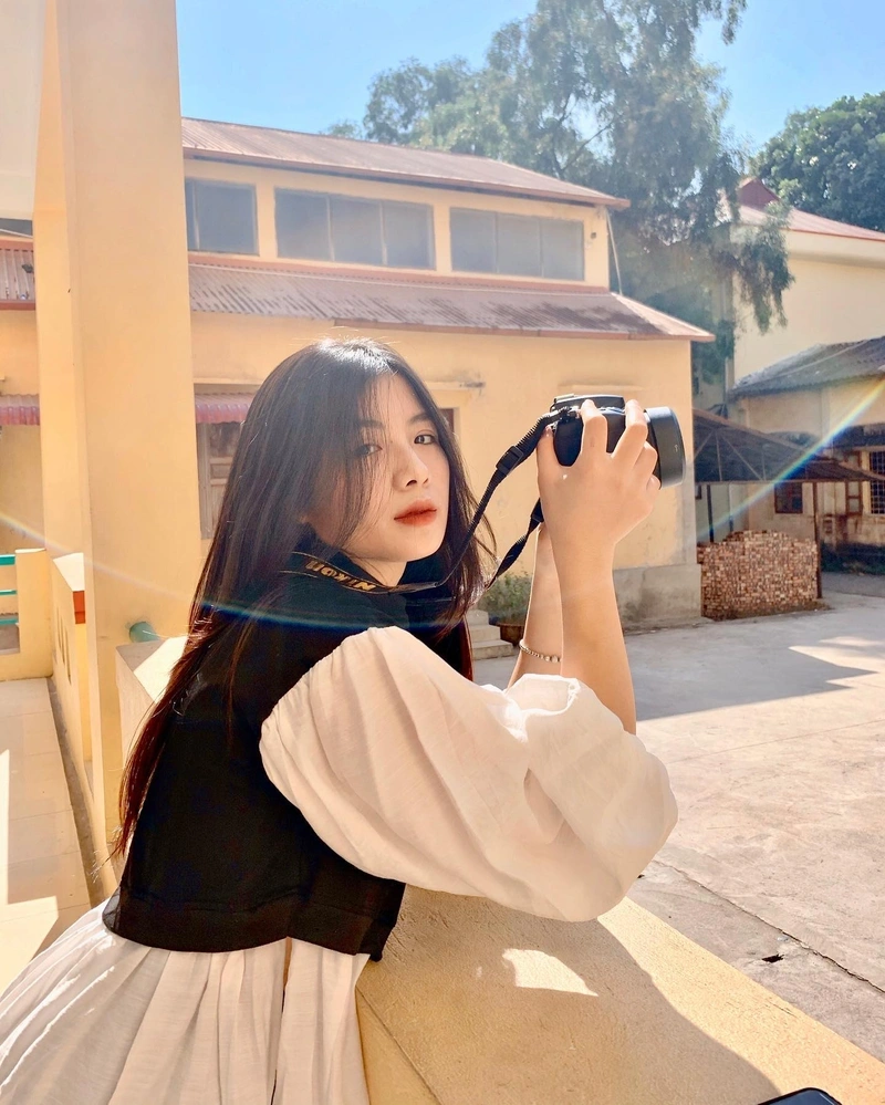 Nguyễn Ngọc Quỳnh sexy lộ hàng vòng một tròn đầy