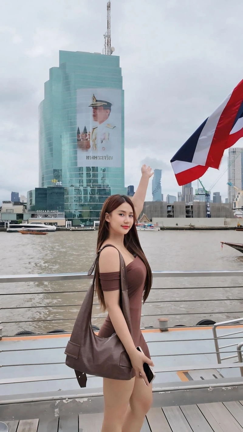 Như Lê khoe vòng ba dâm đãng cuốn hút