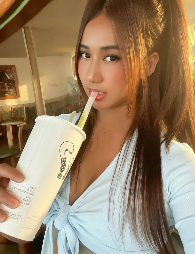 Như Lê khoe vòng ba quyến rũ nóng bỏng