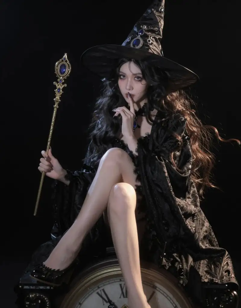 Phong cách phù thủy cosplay huyền bí và quyến rũ
