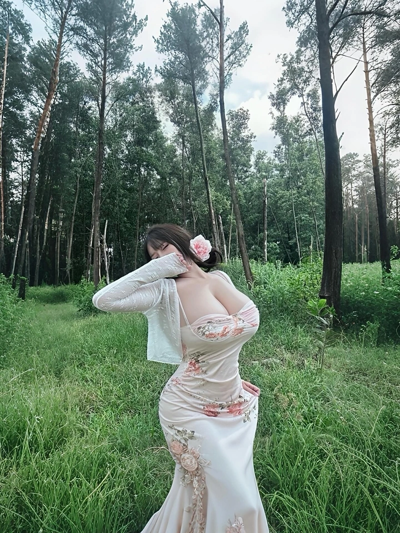 Pi Tiên bikini sexy khoe thân hình nóng bỏng