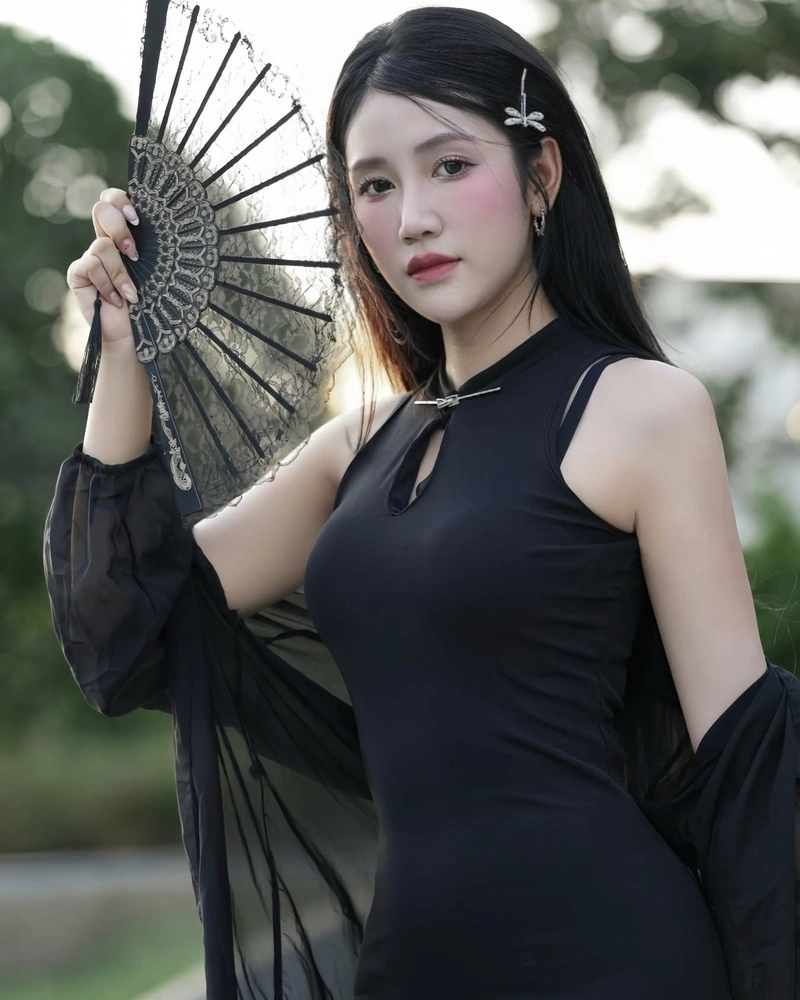 Quỳnh Moon diện bikini lộ hàng nóng bỏng