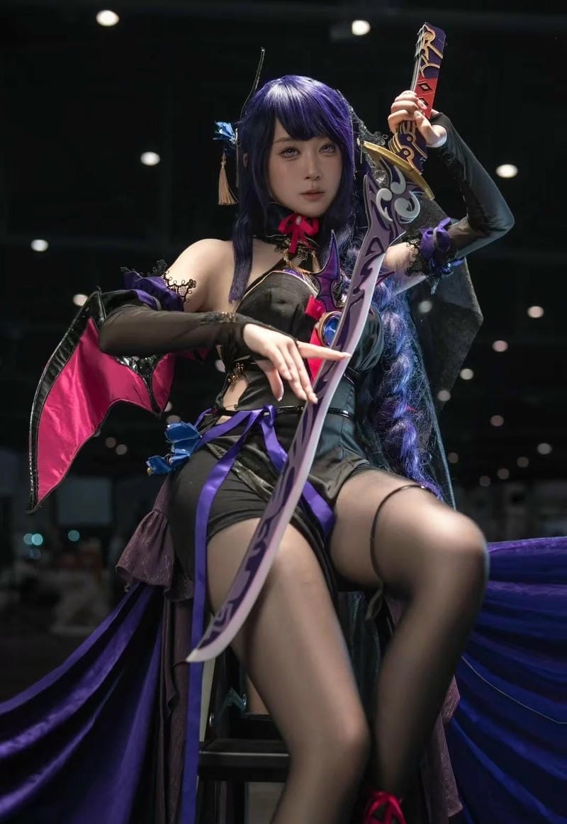 Raiden Shogun cosplay trang phục cầu kỳ