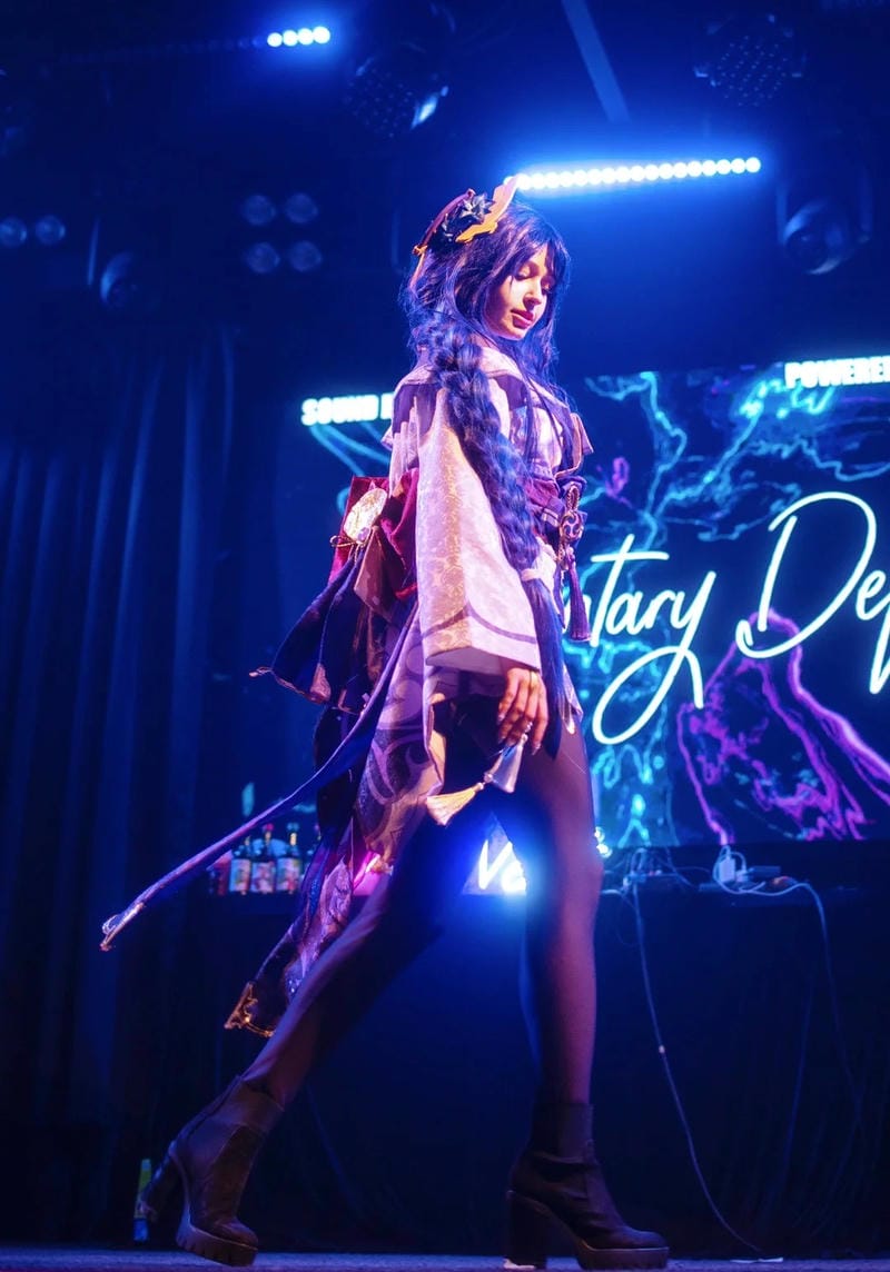 Raiden Shogun cosplay trang phục tím