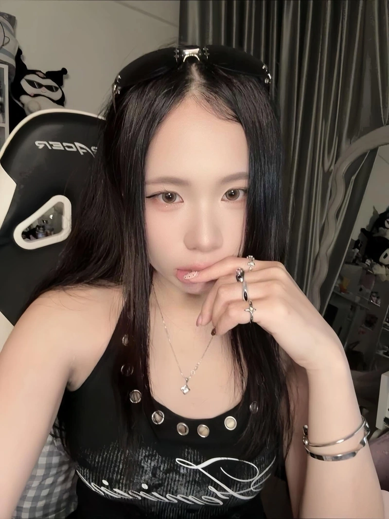 Sammy Đào gợi cảm lộ hàng vòng một khủng