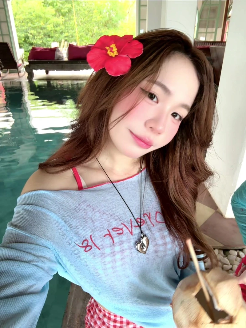 Sammy Đào lột đồ show vòng ba tròn trịa