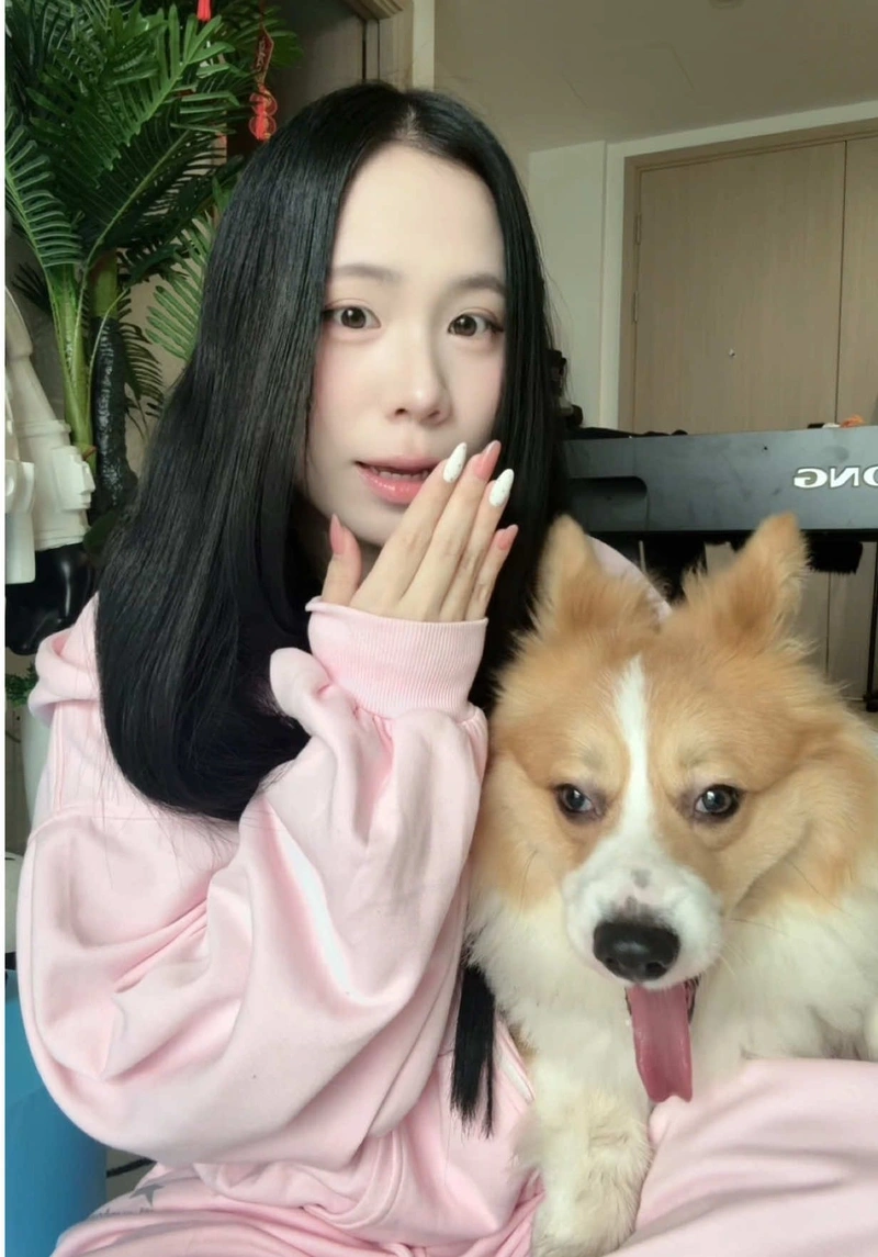 Sammy Đào nude lộ hàng ngực tròn hút hồn