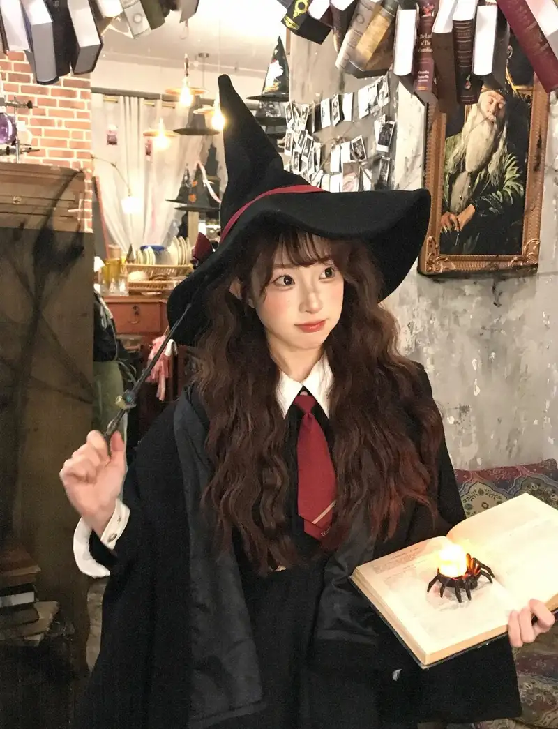 Tạo hình cosplay phù thủy độc đáo và cuốn hút