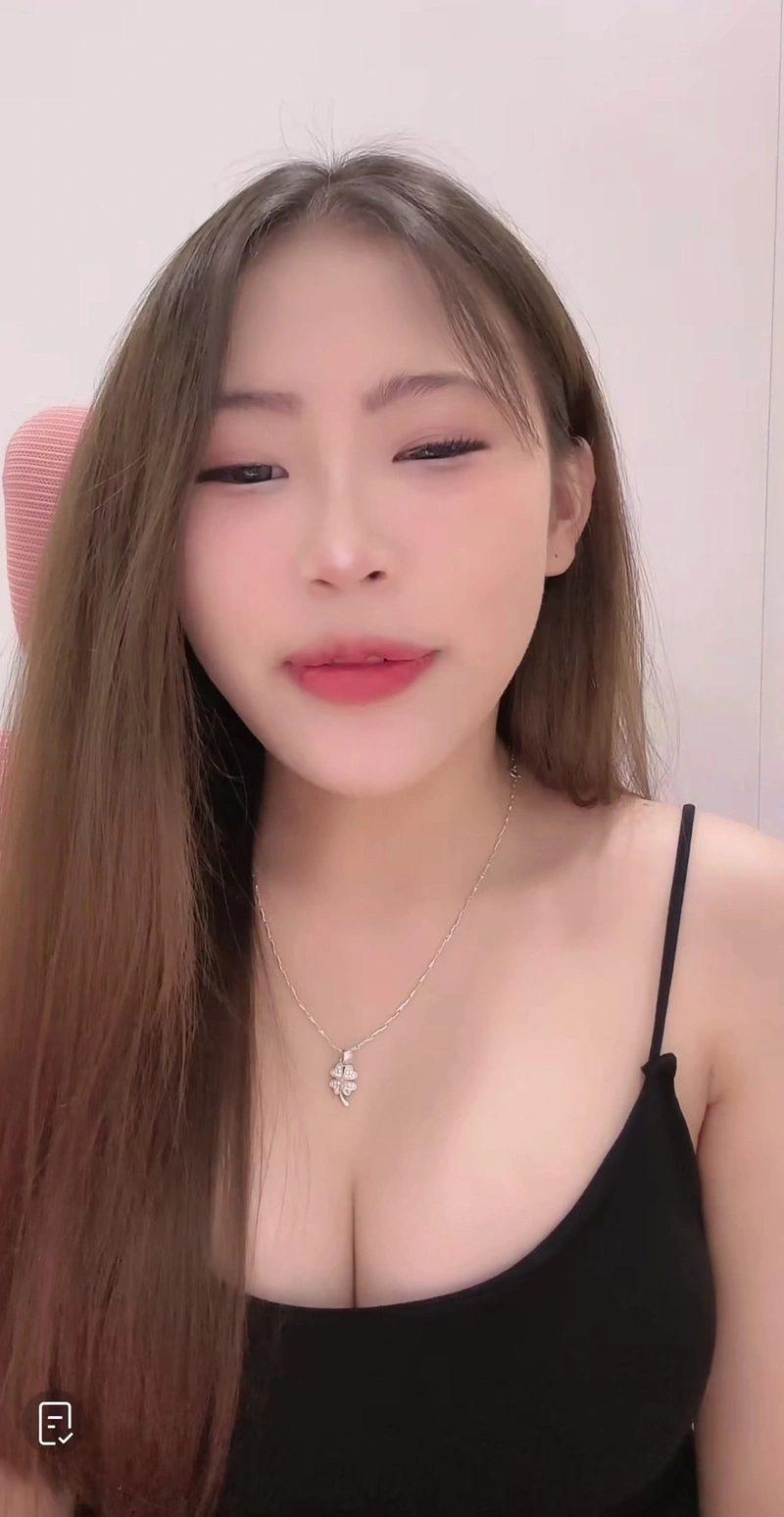 Thảo Baby sexy show hàng vòng 1 to tròn hút hồn