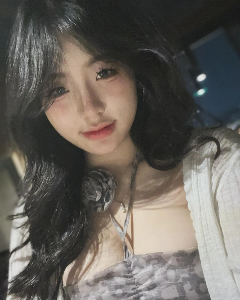 TikToker Lan Xinh Yêu Lanhxinhyeu06 show ngực to tròn gợi cảm