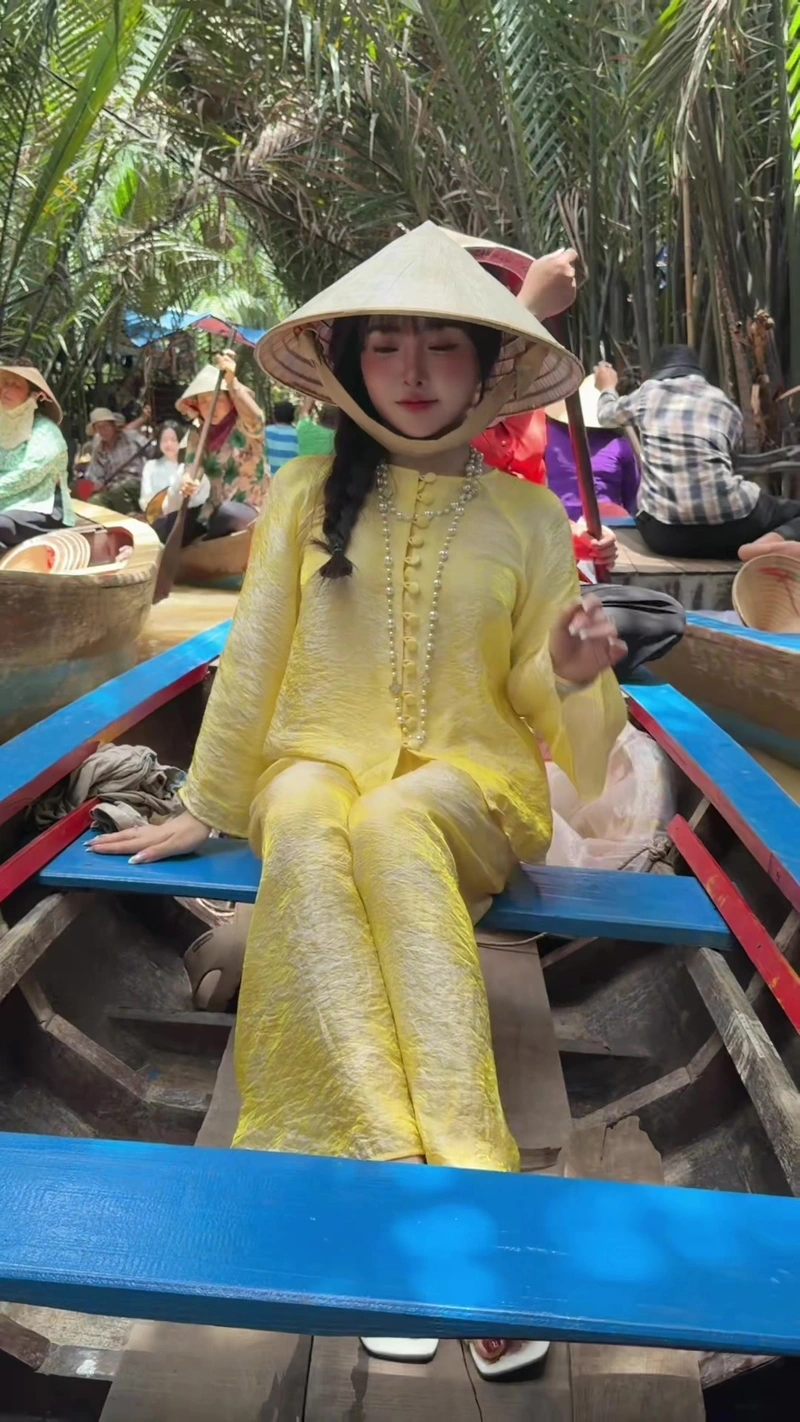 TikToker Quỳnh Mai khoe vòng ba nóng bỏng full HD