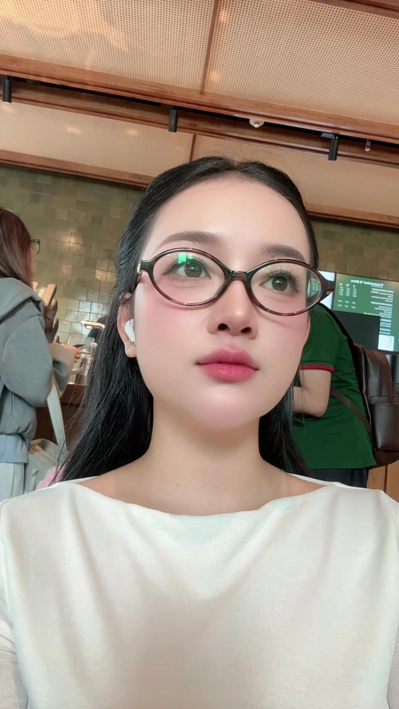 Tống Khánh Linh gợi cảm trong bộ ảnh full HD
