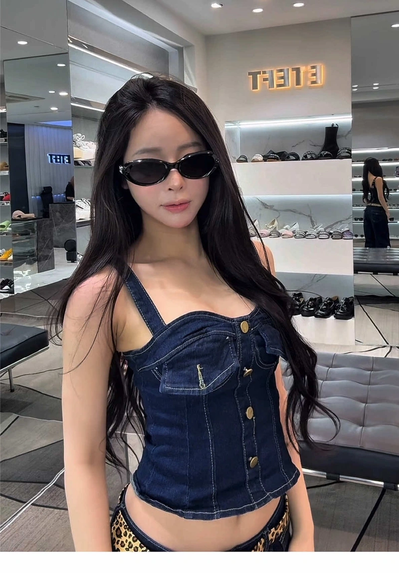 Uyên Ni bikini nóng bỏng không che quyến rũ