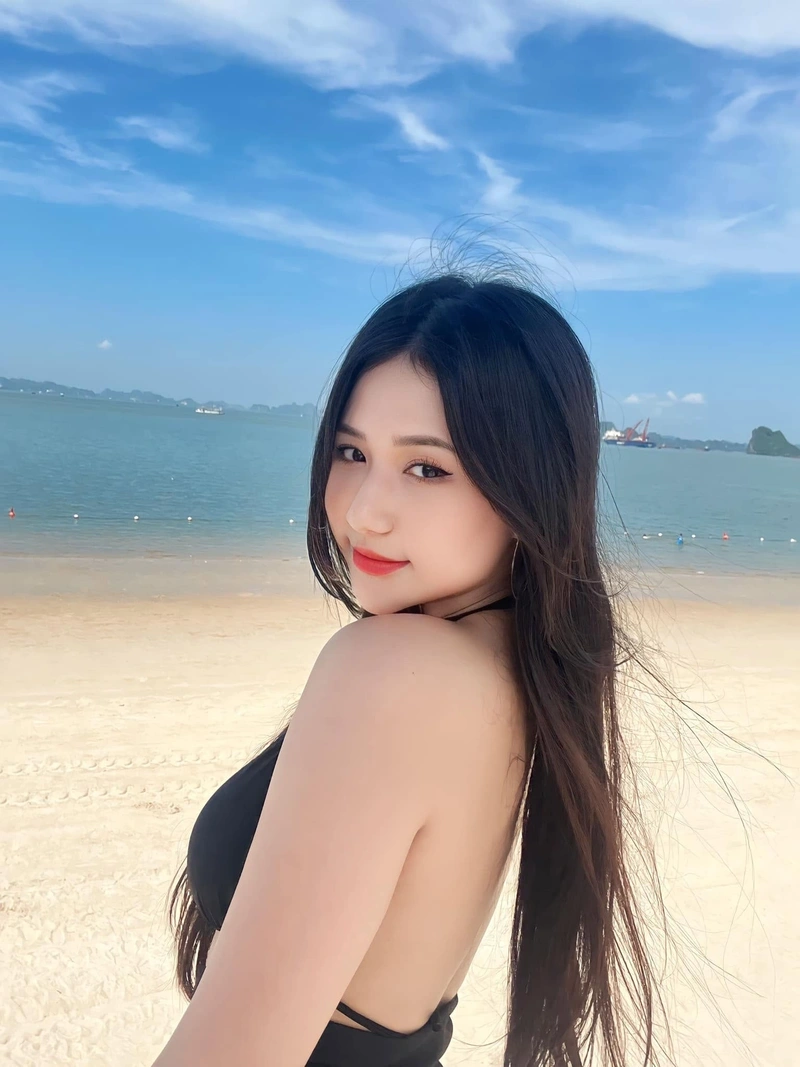 Vòng ba Như Lê cong quyến rũ