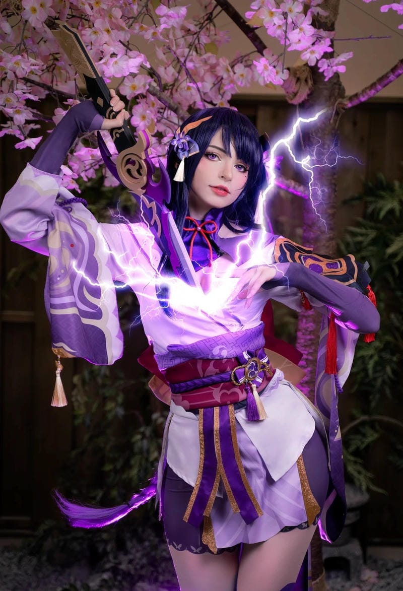 ảnh Raiden Shogun cosplay đầy cuốn hút