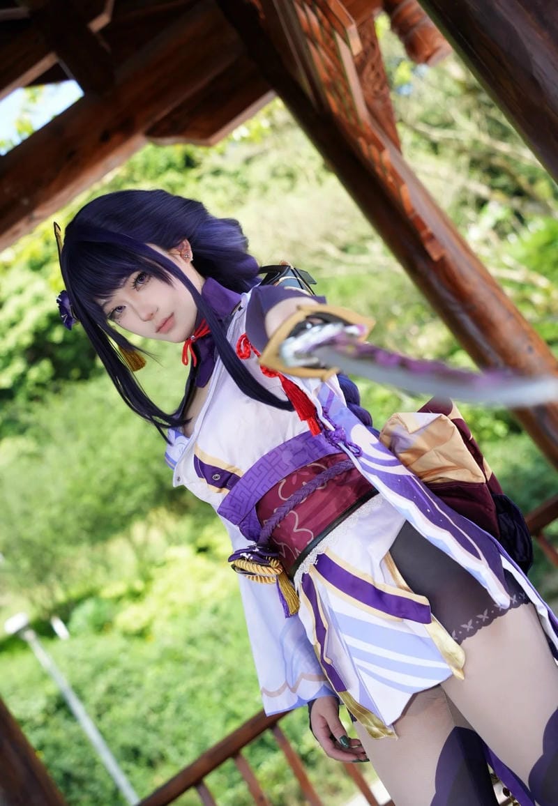 ảnh Raiden Shogun cosplay tóc tím